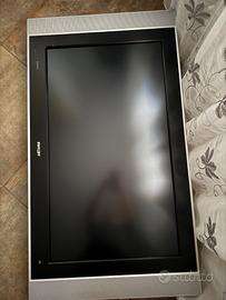 Tv completa di staffe a muro decoder full hd
