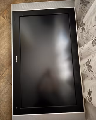Tv completa di staffe a muro decoder full hd