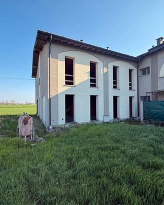 Villetta al rustico con giardino privato