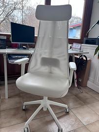 Sedia ufficio con regolazioni multiple