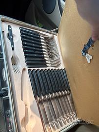 Servizio posate 12 coperti di pregio con valigetta