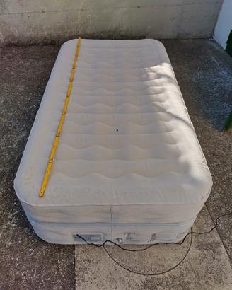 Materassino gonfiabile con pompa elettrica