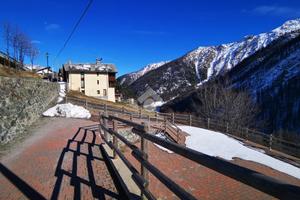 POSTO AUTO A SAINT-RHEMY-EN-BOSSES