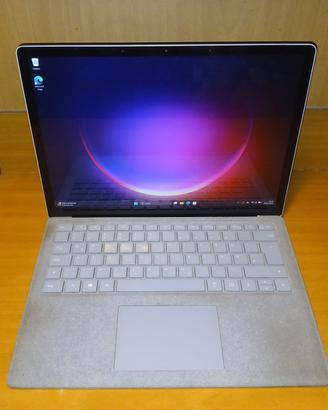 Surface Laptop 2. 13" 2k  Touch i7 8° Ran 16GB+512