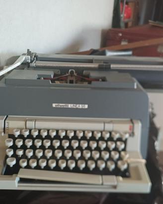 Macchina da scrivere Olivetti linea 98