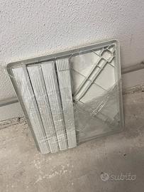 Tavolino in plastica