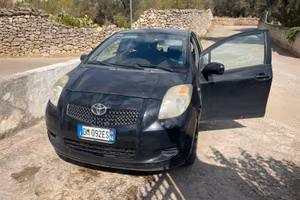 Toyota yaris 1.0  leggi bene