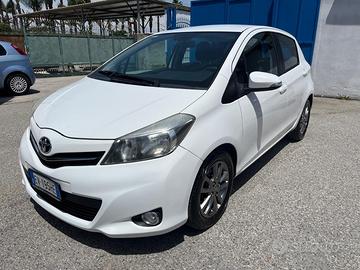 Toyota Yaris-5P-1.4D lounge-km 120000-2014