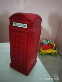 salvadanaio a forma di cabina telefonica londinese