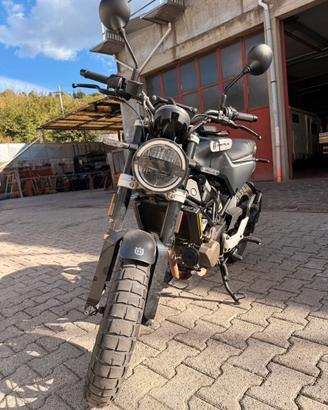 Husquarna Svartpilen 125
