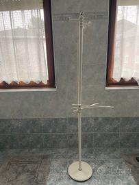 Piantana per accappatoi e asciugamani