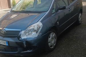 Toyota incidentata 1500€  motore perfetto 