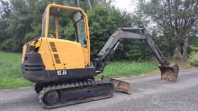 Scavatore Volvo EC 25