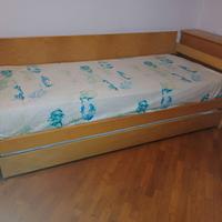 Letto singolo in legno con altro letto estraibile