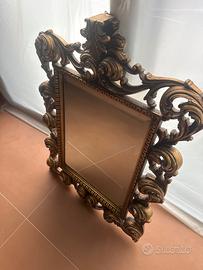 Specchio in legno dorato lavorato a mano