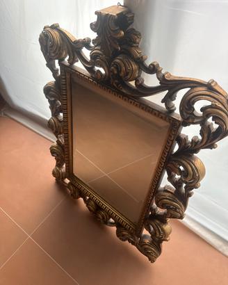 Specchio in legno dorato lavorato a mano