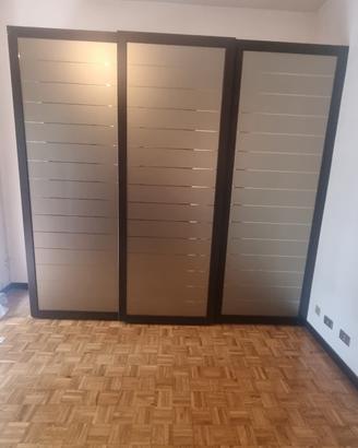 Armadio con 3 ante scorrevoli