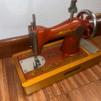 Macchina da cucire giocattolo USSR