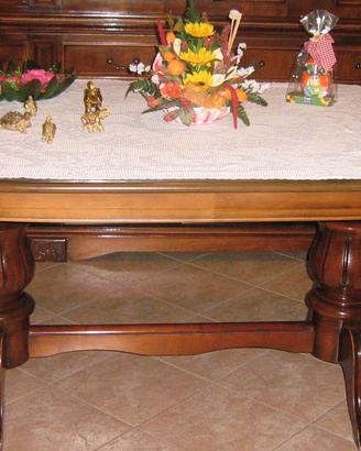 tavolo in legno e ovale