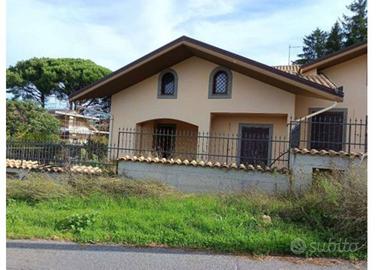 Immobile in asta di 199 m² con box auto a Rocca di