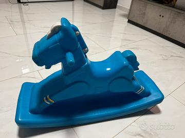 Cavallo a dondolo in plastica blu