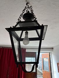 Lampadario a lanterna in ferro e vetro