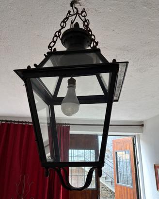 Lampadario a lanterna in ferro e vetro
