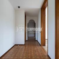 VILLA INDIPENDENTE SU DUE LIVELLI CON GIARDINO E B