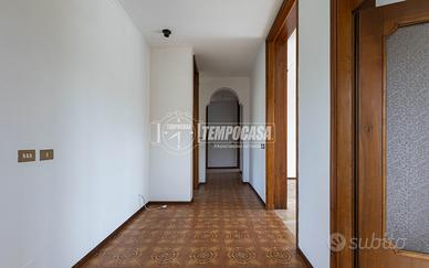 VILLA INDIPENDENTE SU DUE LIVELLI CON GIARDINO E B