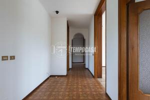 VILLA INDIPENDENTE SU DUE LIVELLI CON GIARDINO E B