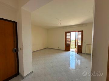 Aci S.filippo: 3vani,terrazzo,garage e posto auto