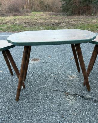 Set tavolino e sgabelli