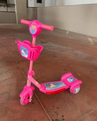 Monopattino e carrello primi passi