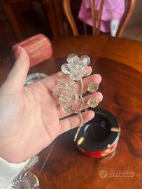 Spilla vintage a fiore in cristallo sfaccettato