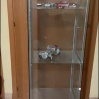 vitrina di vetro per ogetti. 