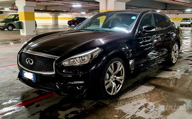 Infiniti Q70
