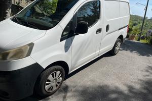 Nissan nv200