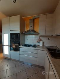 CUCINA con elettrodomestici