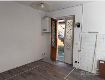 SUL LAGO MAGGIORE CASA  DA RISTRUTTURARE