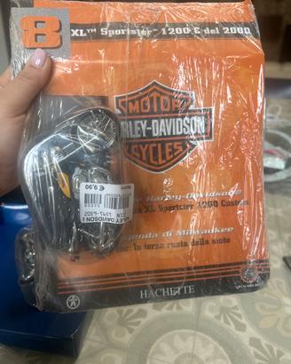 Lotto 10 modellini Harley Davidson sigillati