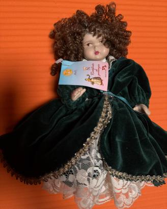 Bambola da collezione in porcellana e velluto