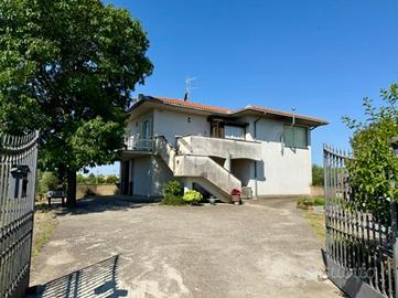 VILLA SINGOLA A MONTEFIASCONE