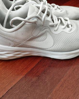 Scarpe running uomo Nike Revolution numero 44 