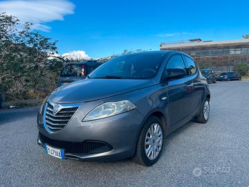 Lancia Ypsilon 1.2 benzina 69Cv - 2012