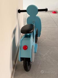 Vespa bimbo nella italia