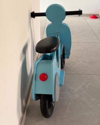 Vespa bimbo nella italia