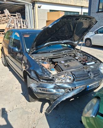 vw golf 4 incidentata