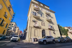 MONOLOCALE A NAPOLI