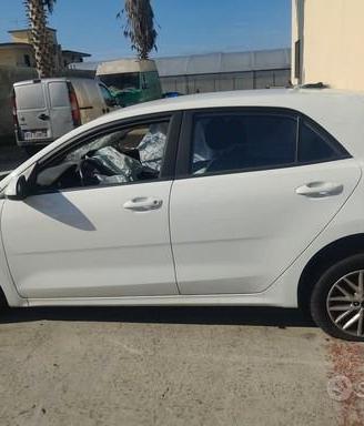 SI VENDE PER RICAMBI KIA RIO IV G4LF