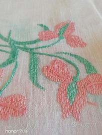 Tovaglia ricamata a mano